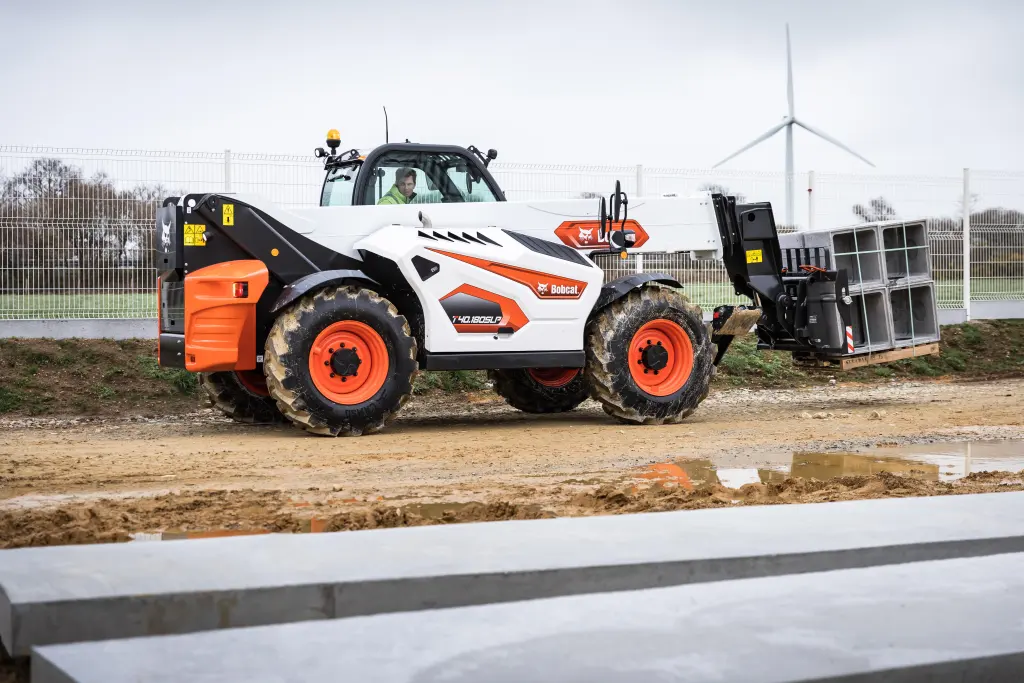 Bobcat equipment on a construction site – view 4