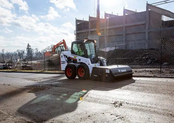 Bobcat S450: Versatile Attachments