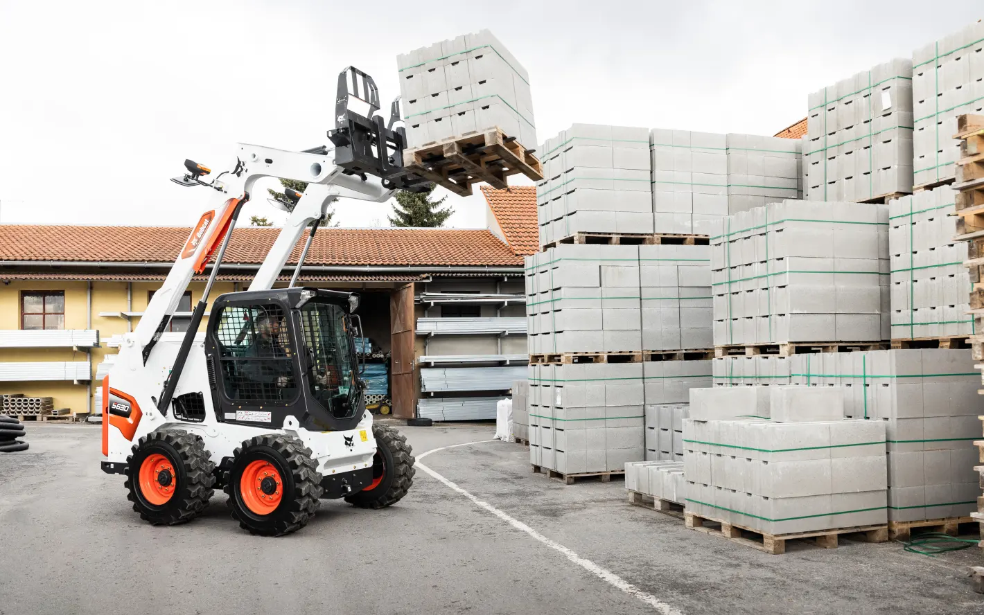 Bobcat S630: High Operating Capacity