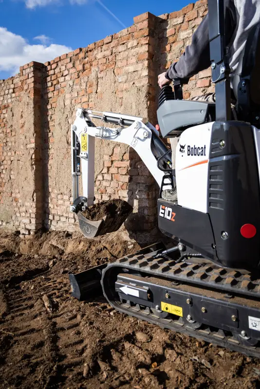 Bobcat E10z: Electronically Activated Track Expansion