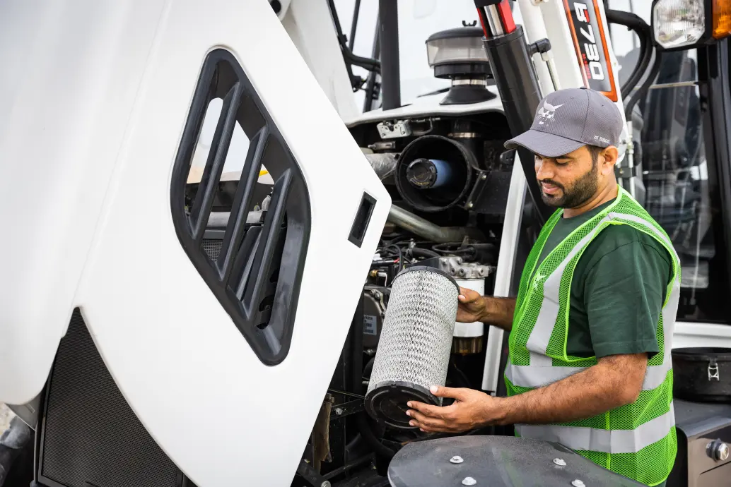 Bobcat B730: Efficient Maintenance