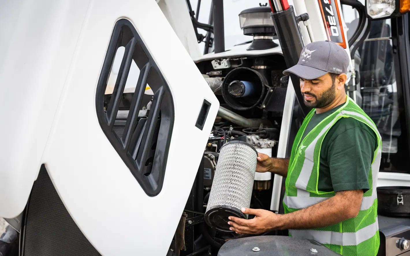Bobcat B730: Efficient Maintenance