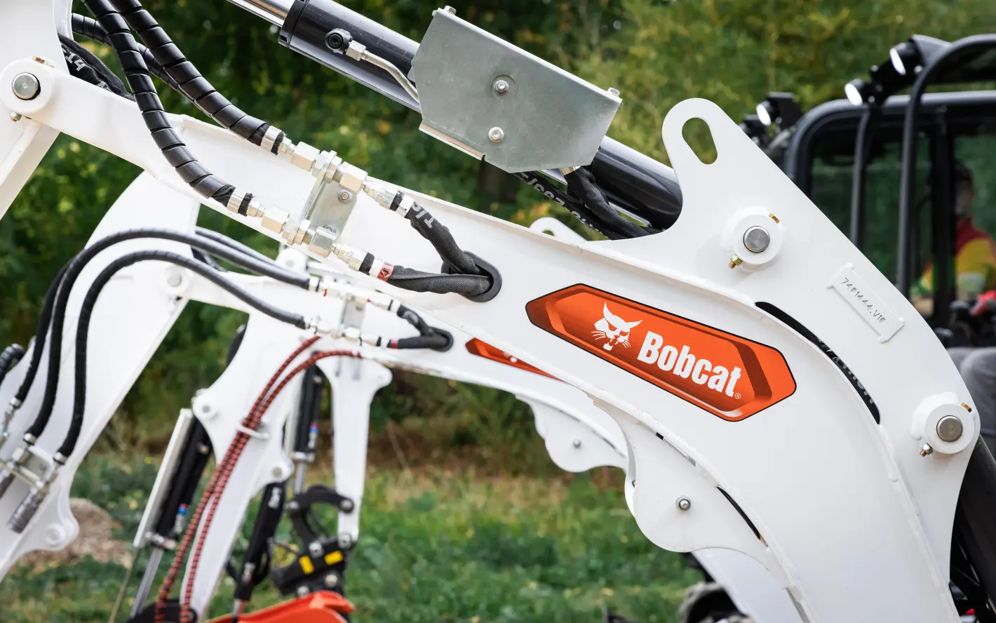 Bobcat E20z: Robust Hydraulic System