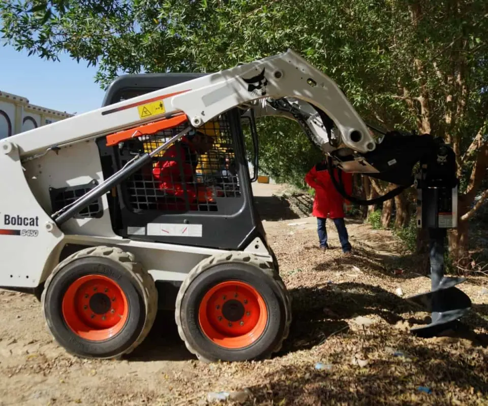 Bobcat Auger: Perfect Vertical Accuracy