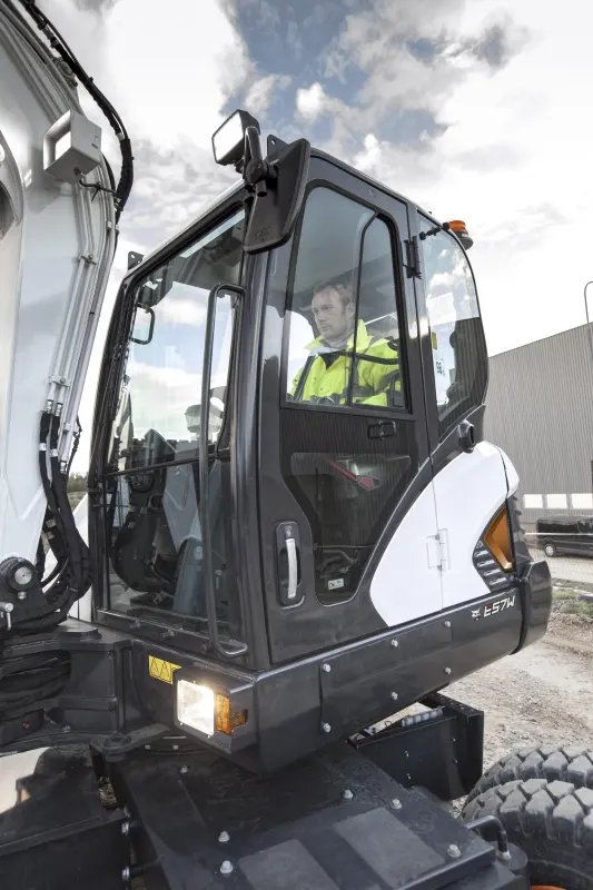 Bobcat E57W: Comfortable Operator Environment
