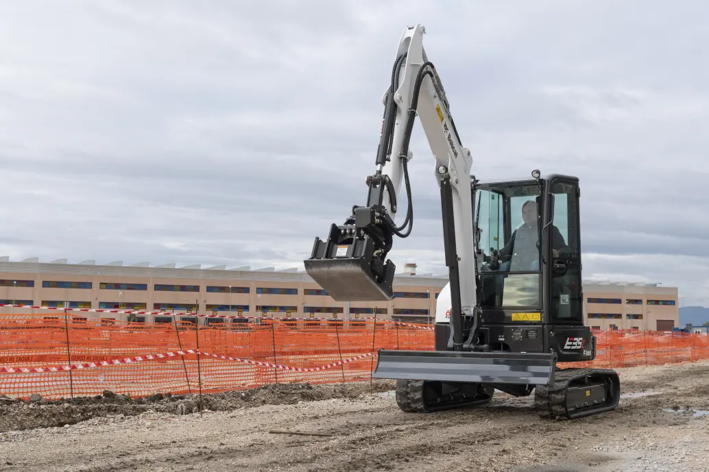 Bobcat E35z: Ergonomic Operator Controls