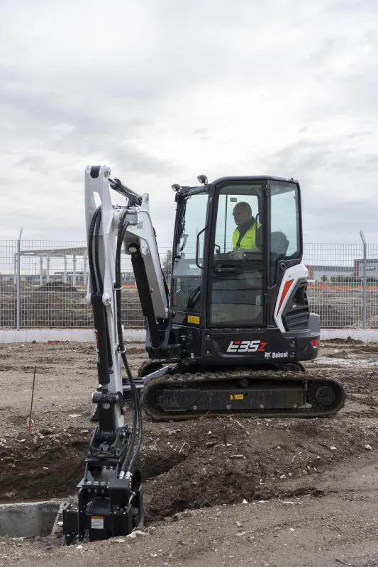 Bobcat E35z: Advanced Hydraulic System
