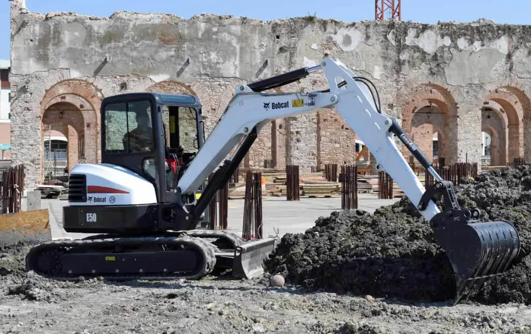 Bobcat E50: Two-Speed Travel