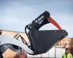 Bobcat S70 with grapple for farm work – view 2