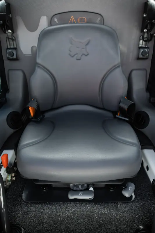 Bobcat S100 – operator seat