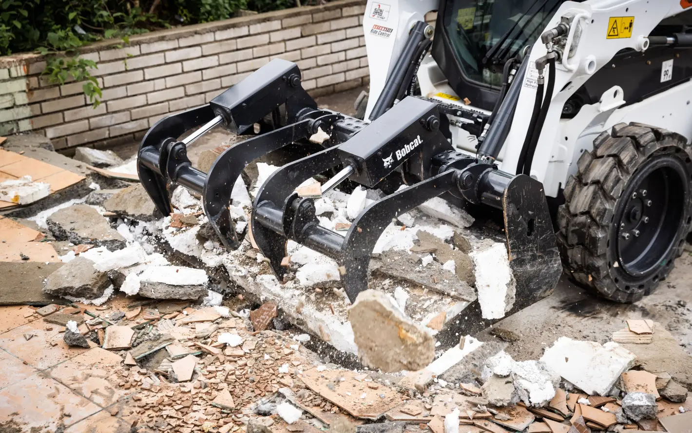 Bobcat S550: Versatile Attachments