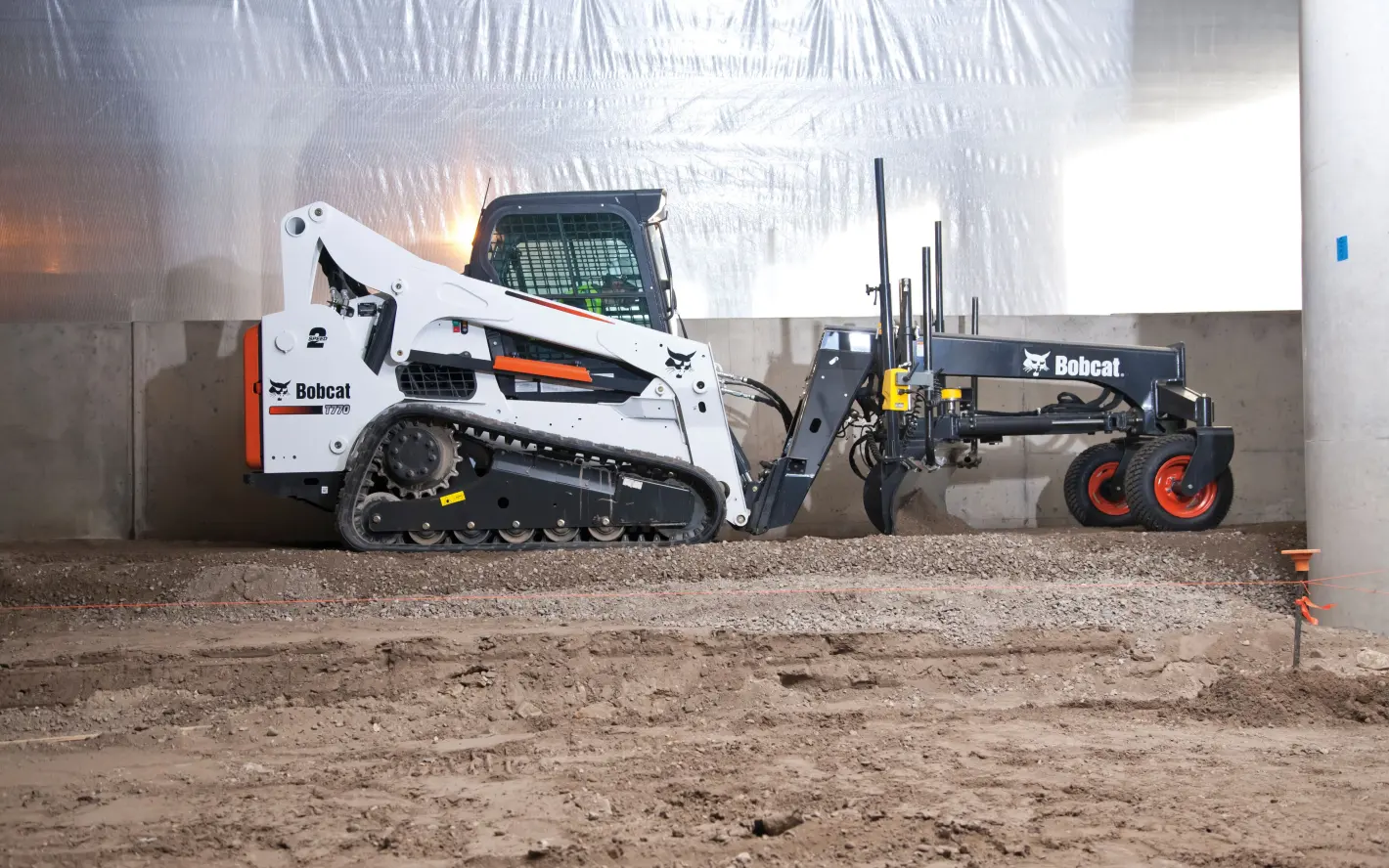Bobcat T770: Versatile Attachments