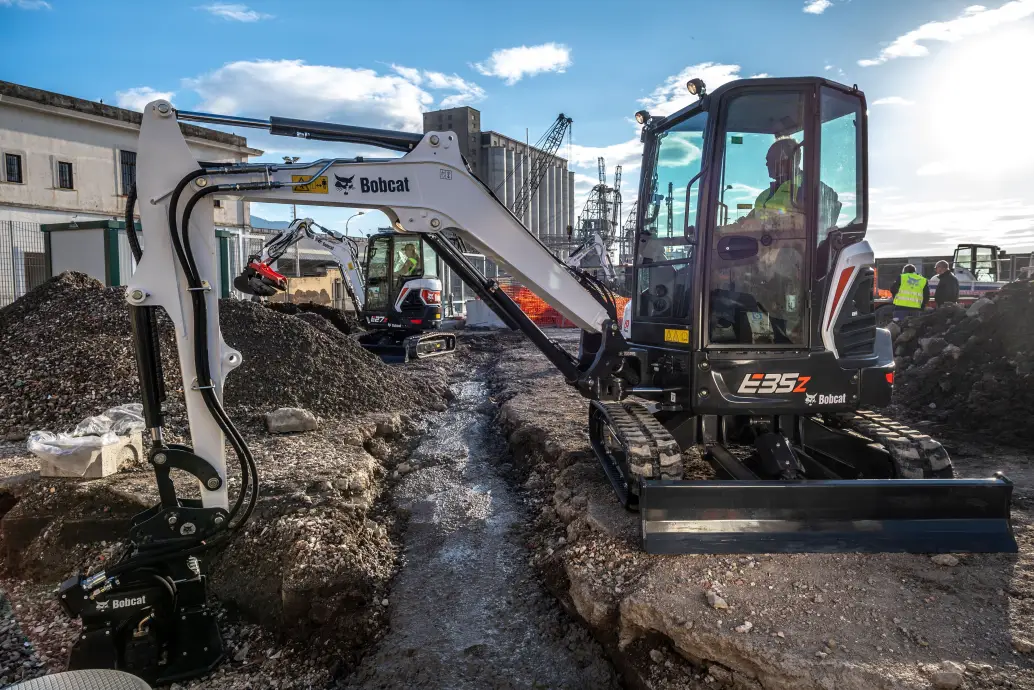 Bobcat E35z: Powerful Digging Force