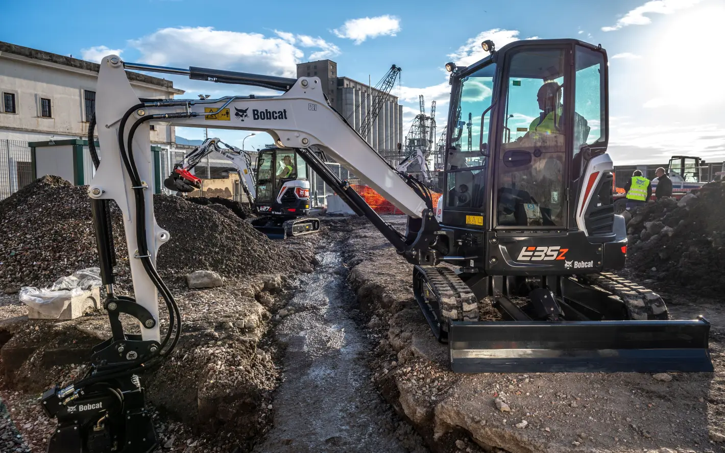 Bobcat E35z: Powerful Digging Force