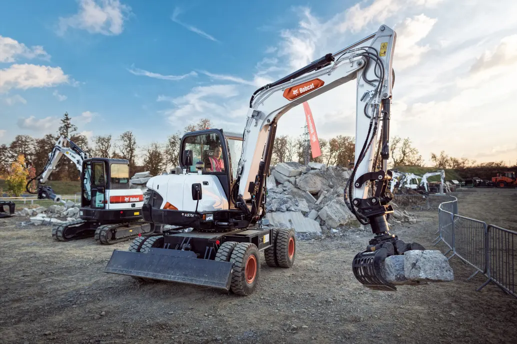 Bobcat E57W: Efficient Travel System