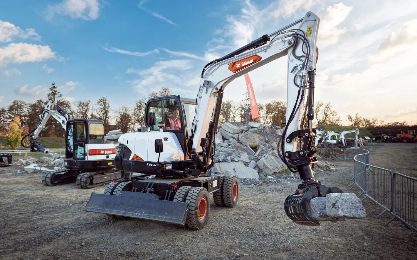 Bobcat E57W: Efficient Travel System