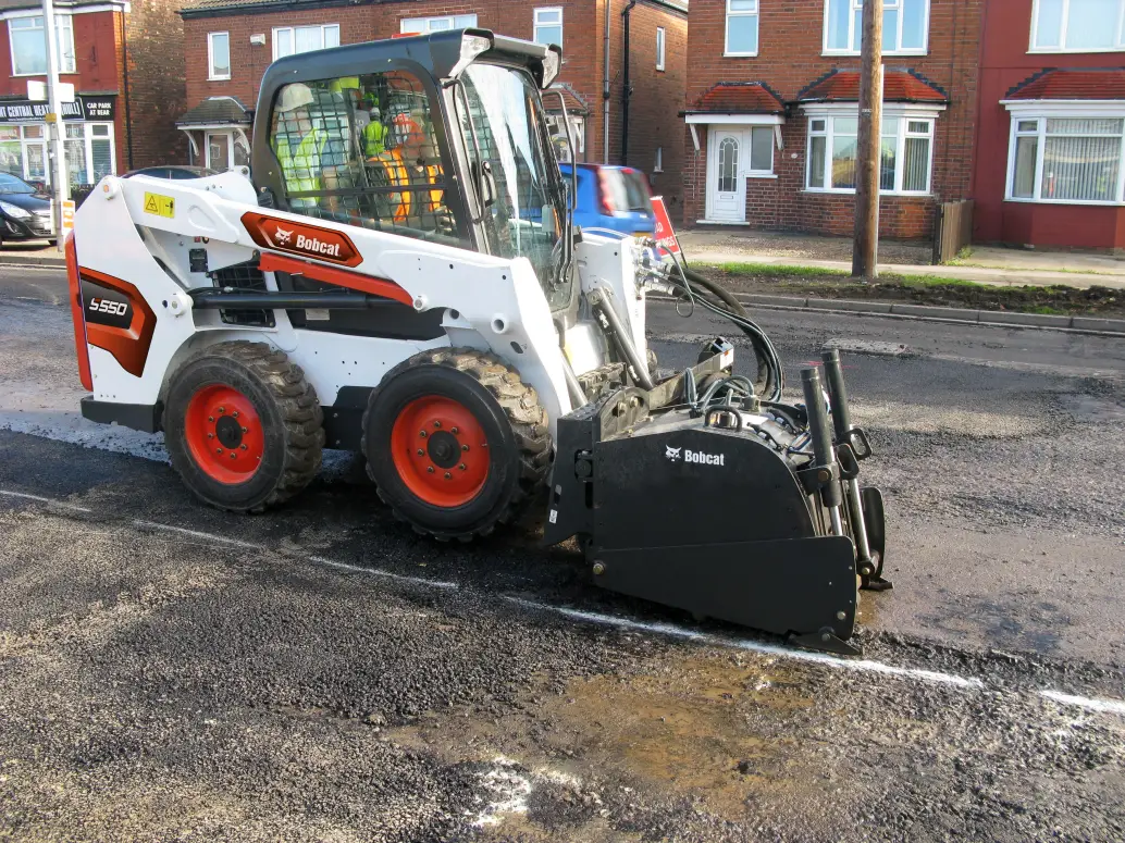 Bobcat S550 with planer for road work