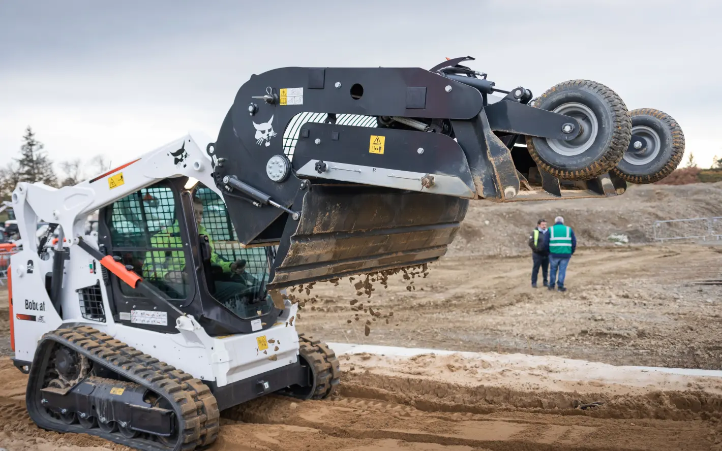 Bobcat T590: Versatile Attachments