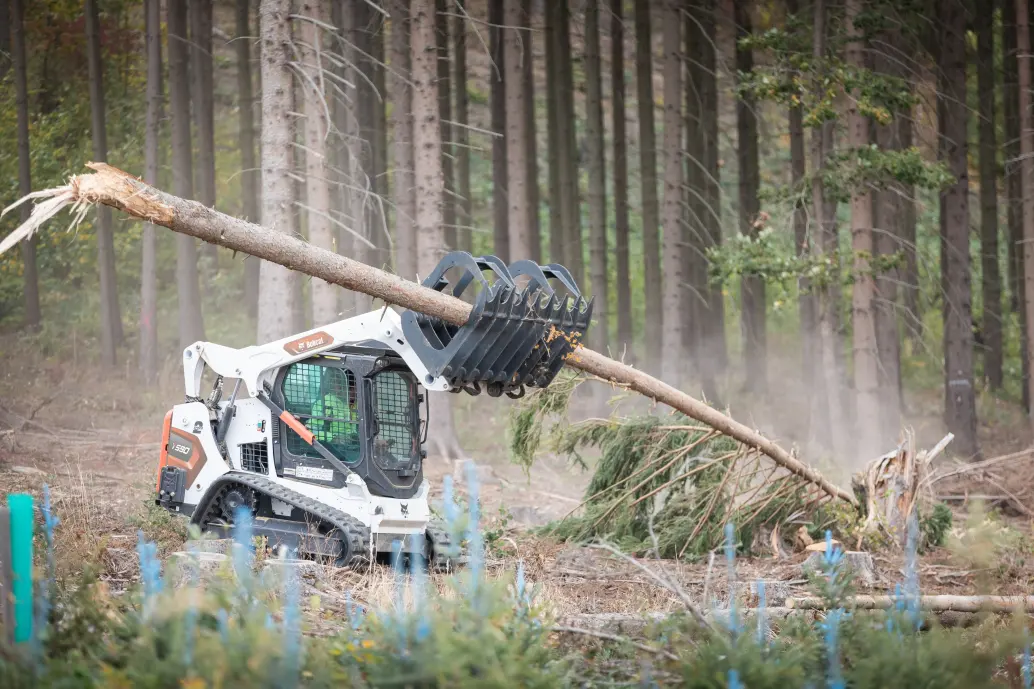 Bobcat T590: High-Flow Hydraulics