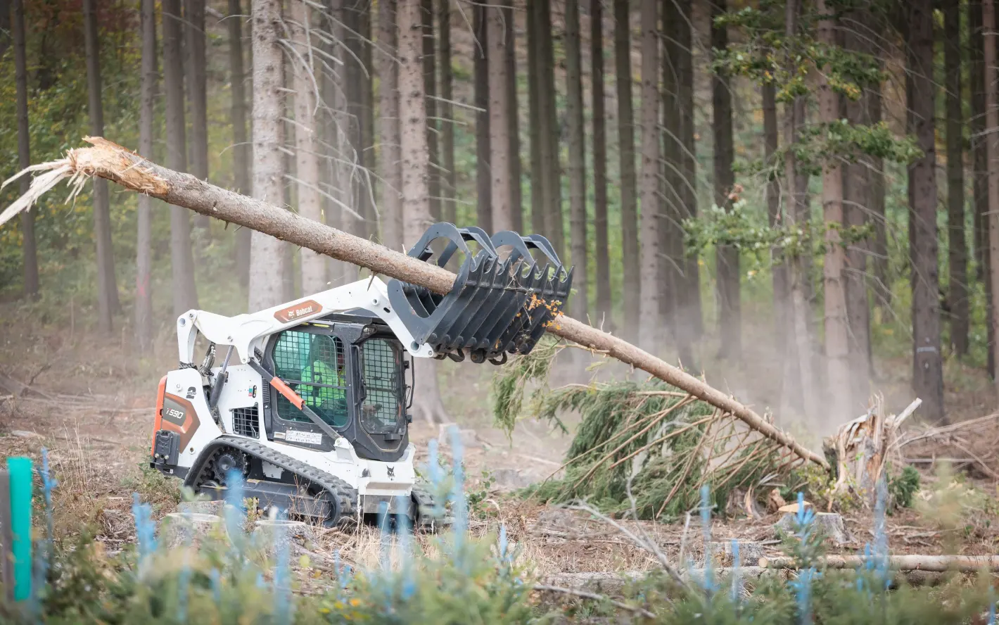 Bobcat T590: High-Flow Hydraulics