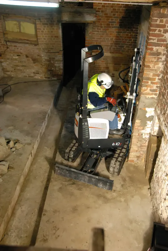 Bobcat E10z: Hydraulically Expandable Undercarriage