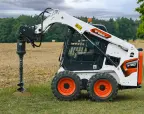 Bobcat S450 with auger – view 2