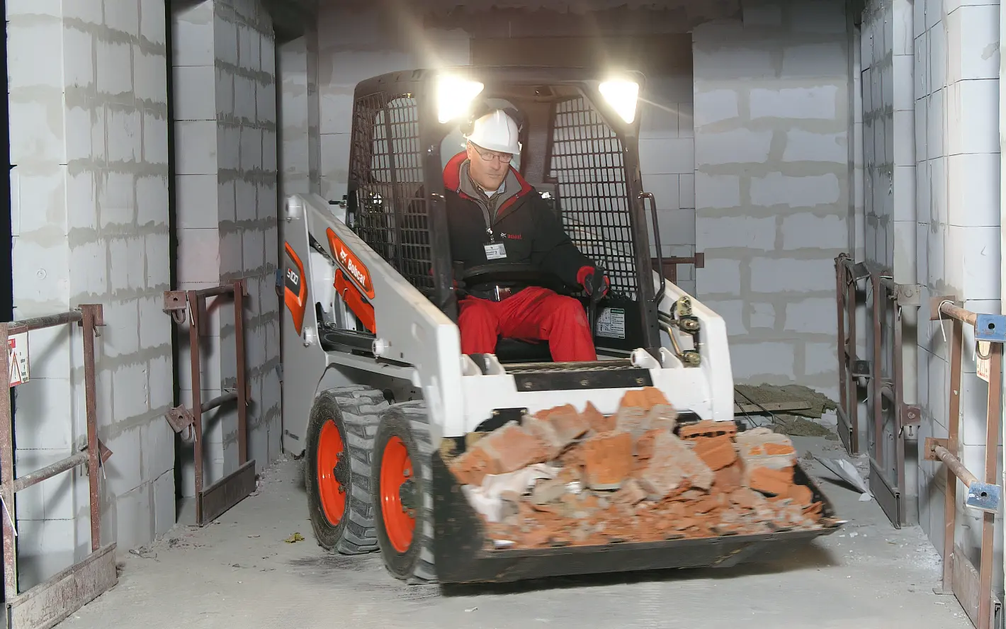 Bobcat S100: Efficient Power