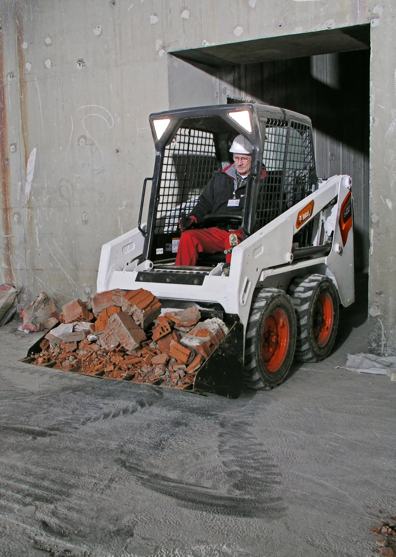 Bobcat S100: Compact Design
