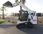 Bobcat T590: Cushioned Lift Cylinders