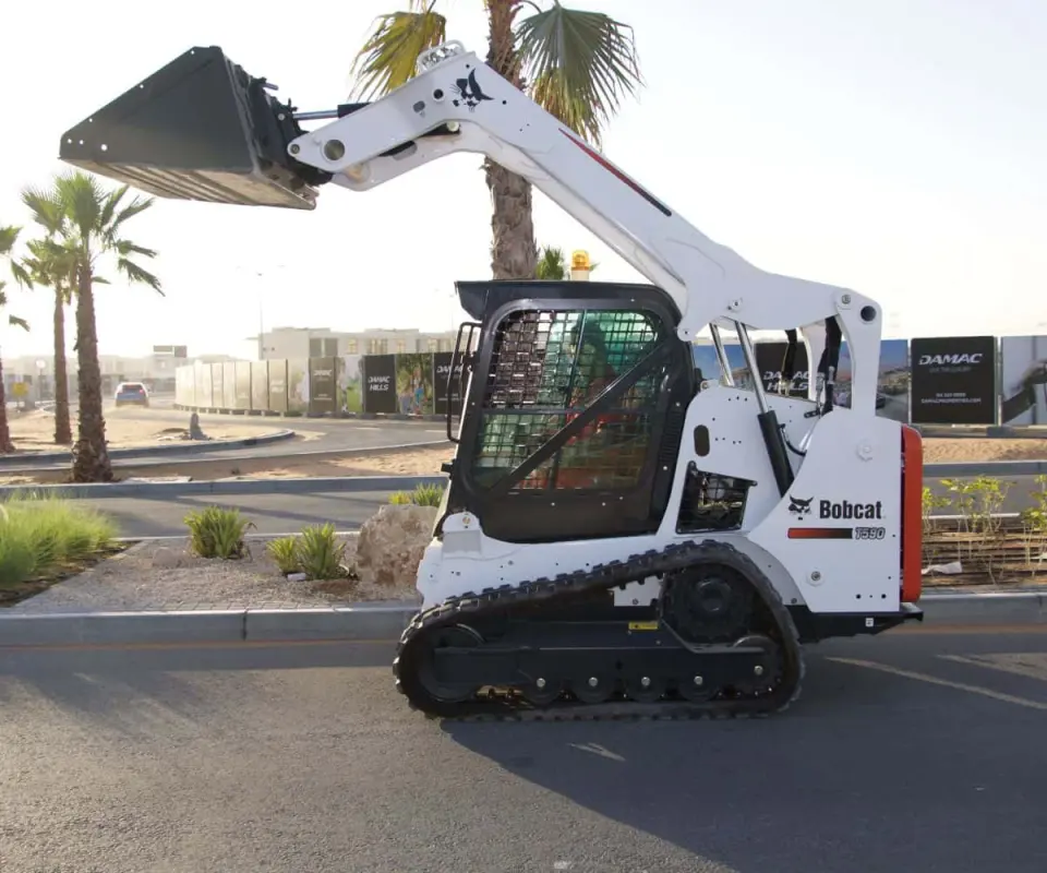 Bobcat T590: Cushioned Lift Cylinders