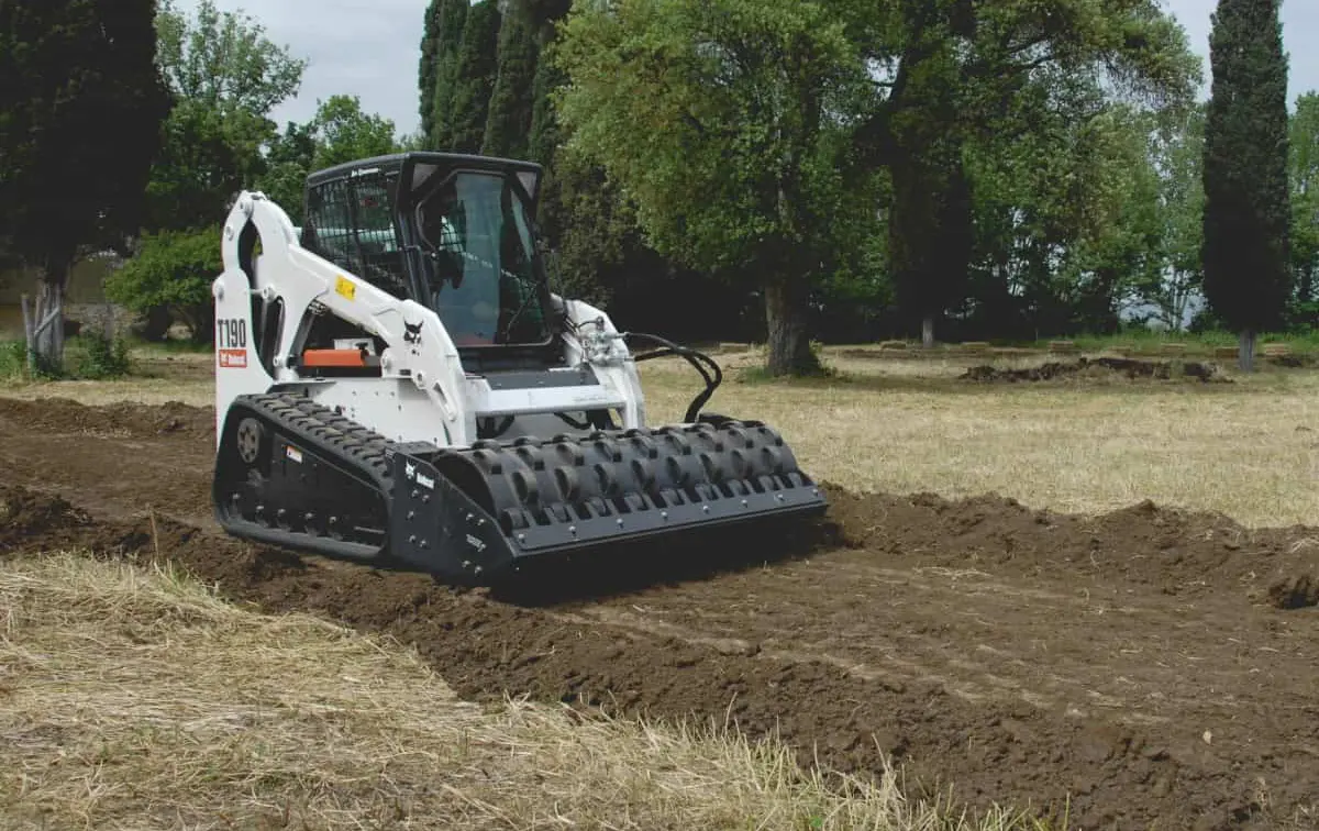 Bobcat Vibratory Roller: Durable One-Piece Drum