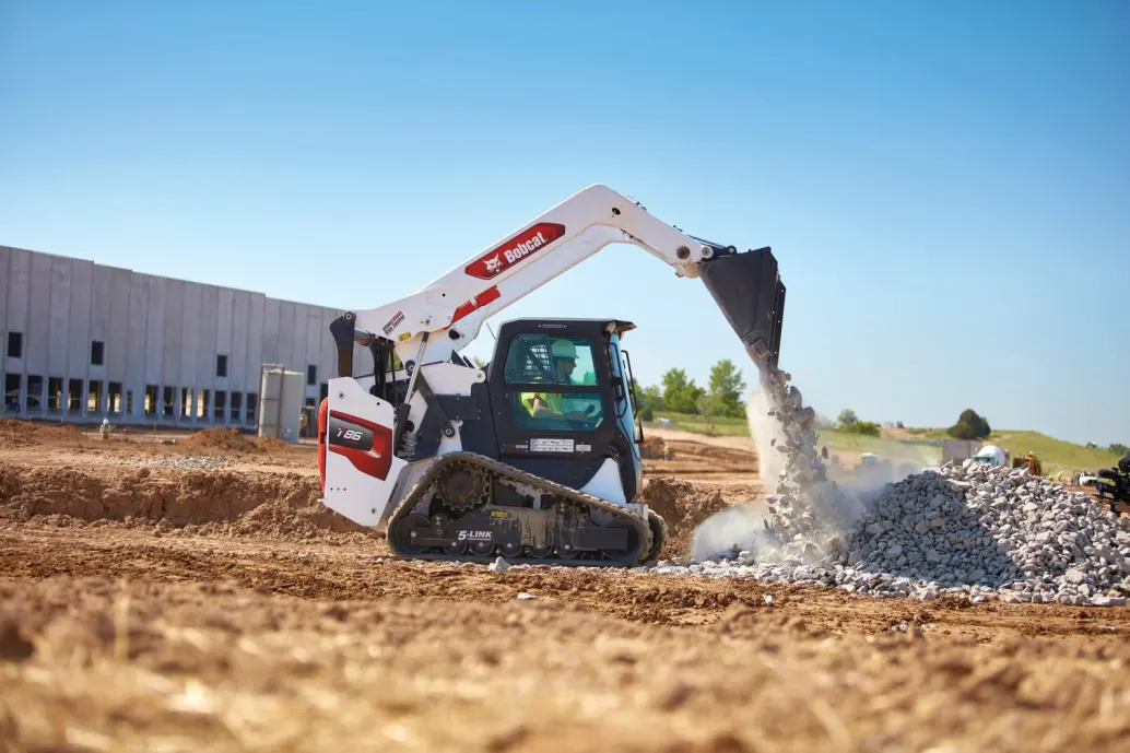 Bobcat T86 with bucket