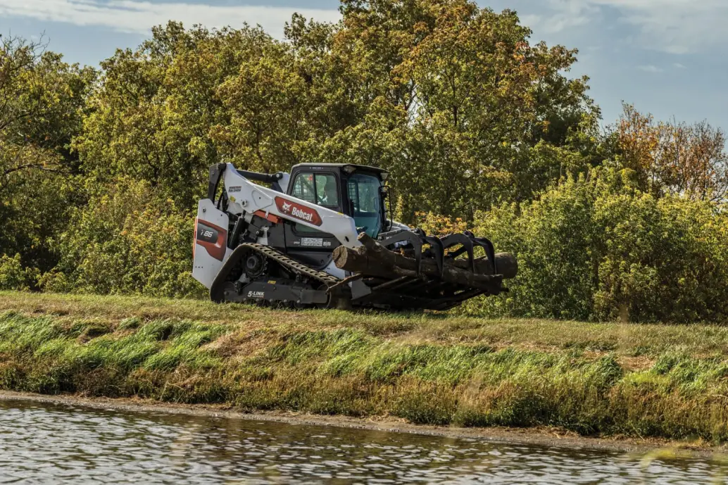 Bobcat T86 with grapple