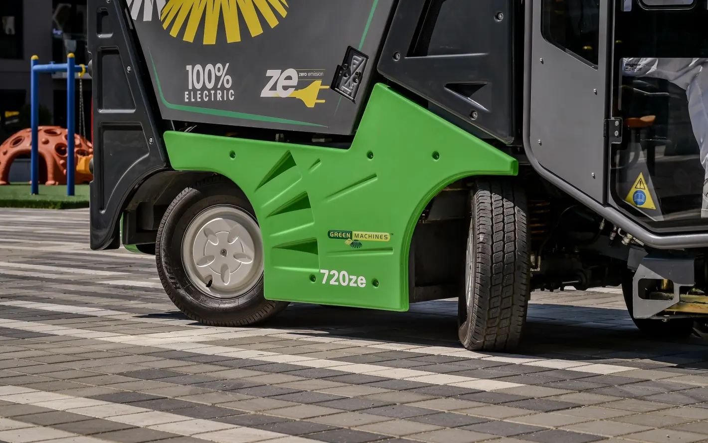 Green Machines GM720ze: Compact and Maneuverable Design