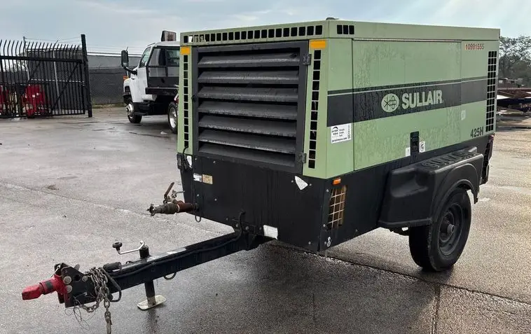 Sullair 425 H: Highway Towable Running Gear Enhanced mobility and convenience.