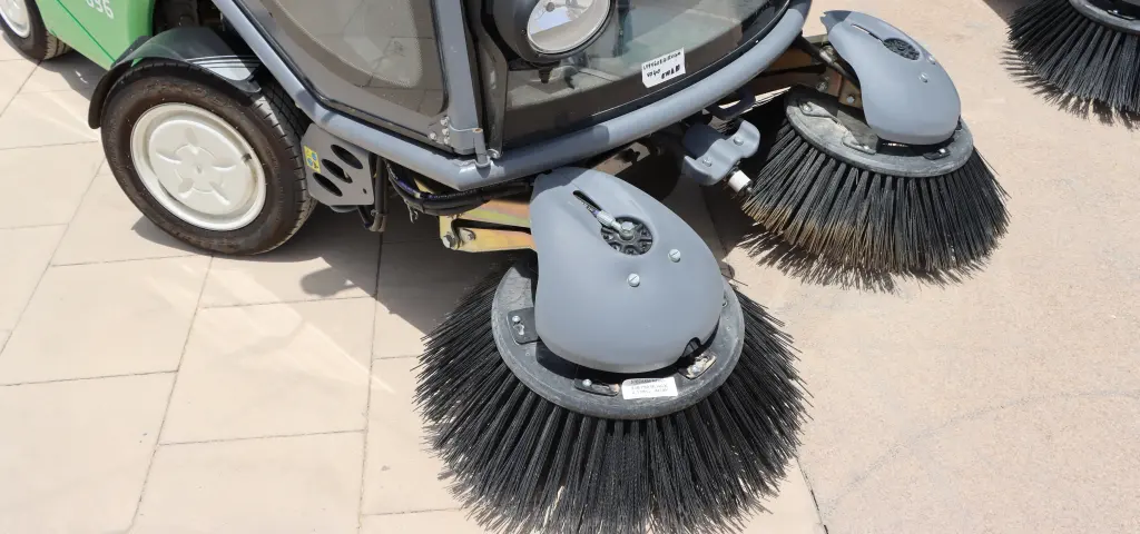 Green Machines GM500Ze – Sub-compact outdoor Sweeping Machines