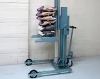 Power Sprays Pneumatic Bucket Lifter: High Lift Capacity