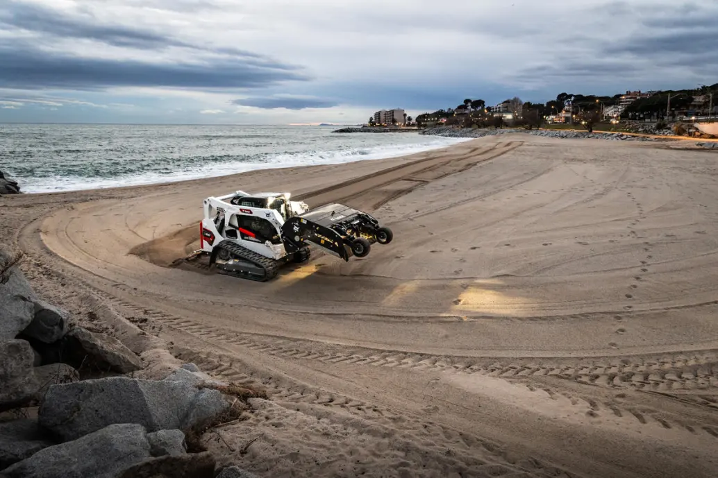 Bobcat Sand Cleaner: High Productivity