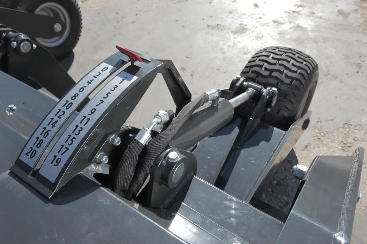 Bobcat Sand Cleaner: Hydraulic Control